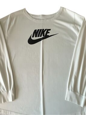 😜 Nike Long Sleeve Crew Shirt in White with Black Swoosh